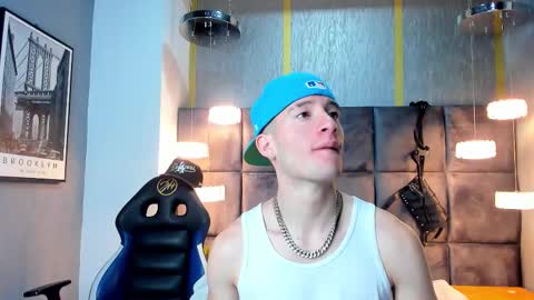 hunterheat_ online show from March 12, 12:31 pm