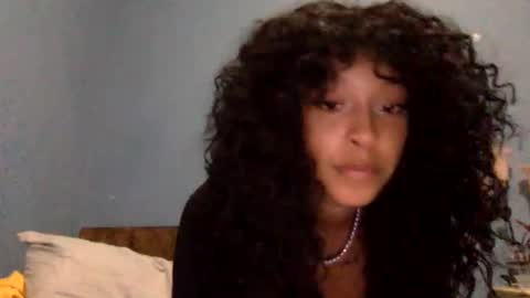 Snapshot of hunyybunz chatting on December 6, 2:18 am Goddess Hunyy online show from December 6, 2:18 am