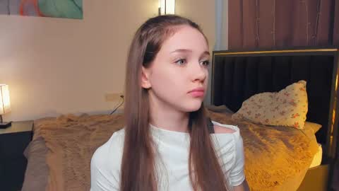 Lily online show from April 19, 7:09 am