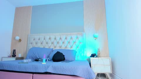 hxxyro online show from April 13, 1:04 pm