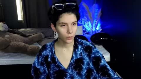 Hyeon Jin online show from March 11, 10:18 am