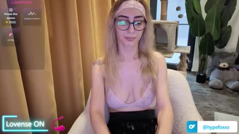 Emma Ava online show from December 22, 9:05 am