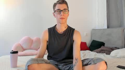 hyper_muse online show from April 4, 1:18 pm