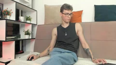 hyper_muse online show from April 14, 3:37 pm