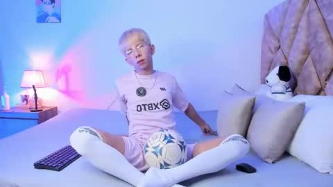 Son Hyunjin online show from January 19, 4:39 pm