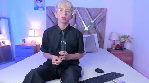 Son Hyunjin online show from February 7, 12:02 am