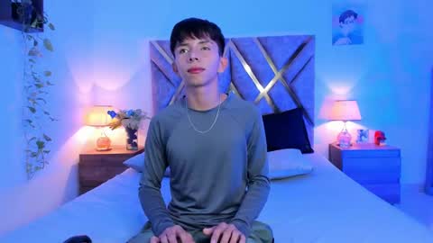 Son Hyunjin online show from October 21, 8:34 pm