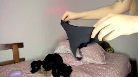 Hyun Joo online show from February 6, 10:34 pm