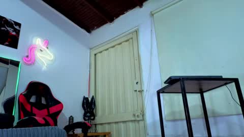 kelvis online show from April 21, 2:15 am