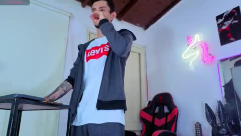 kelvis online show from March 21, 5:13 am