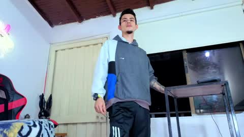 kelvis online show from April 2, 7:59 am