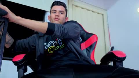 kelvis online show from March 14, 4:27 am