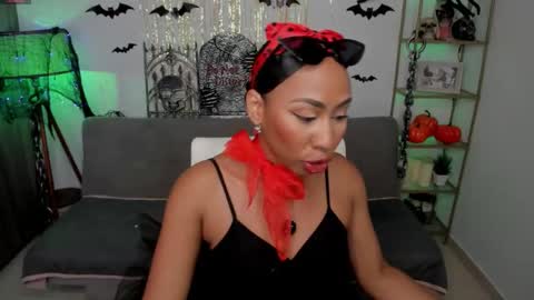 Snapshot of i_lulu chatting on October 31, 11:05 pm Lul  online show from October 31, 11:05 pm