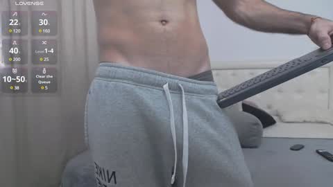 Snapshot of i_m_phillip_grey chatting on January 5, 12:31 pm Phillip online show from January 5, 12:31 pm