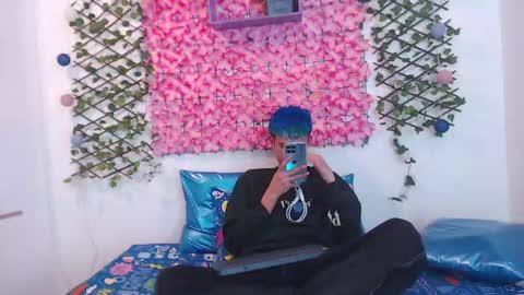 iam_lukas__ online show from September 15, 7:48 pm