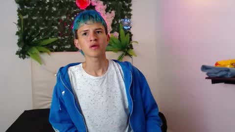 iam_lukas__ online show from October 3, 2:43 am