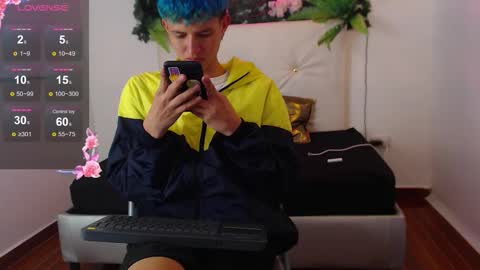 iam_lukas__ online show from October 4, 2:53 am