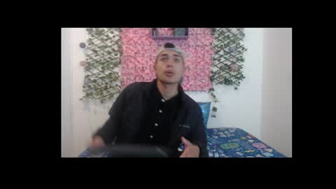 iam_lukas__ online show from September 18, 11:36 am