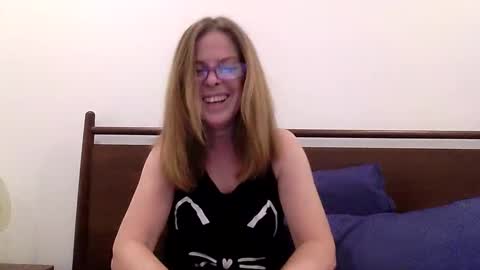 iampoppyy online show from October 13, 2:35 am