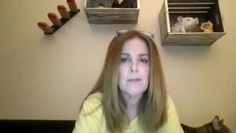 iampoppyy online show from October 23, 11:12 am