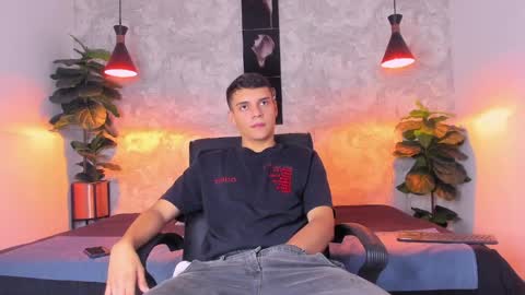 ian_jacob online show from April 7, 7:38 pm