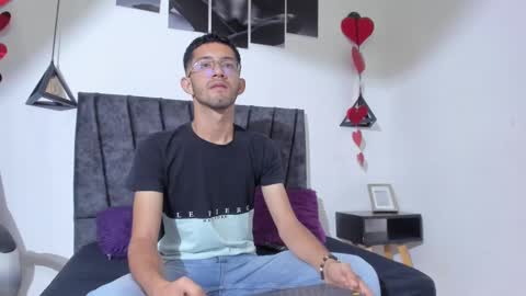 Snapshot of ian_thompsoncut chatting on October 2, 12:59 pm Ian Thompson online show from October 2, 12:59 pm