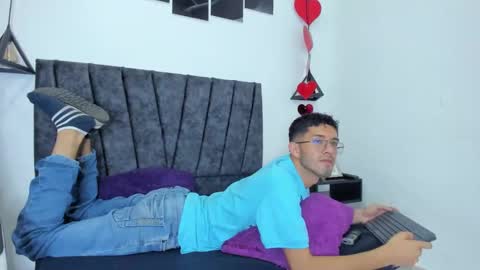 Snapshot of ian_thompsoncut chatting on October 6, 6:37 pm Ian Thompson online show from October 6, 6:37 pm