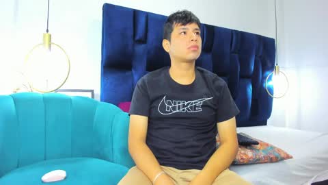 ian_yin online show from March 18, 4:07 am