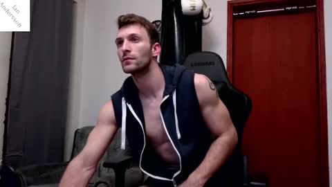 Snapshot of ianandersson27 chatting on January 25, 2:04 am Ian Andersson online show from January 25, 2:04 am