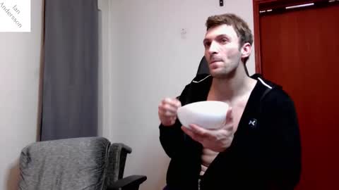 Snapshot of ianandersson27 chatting on February 15, 4:47 am Ian Andersson online show from February 15, 4:47 am