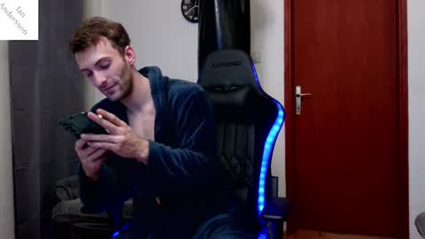 Snapshot of ianandersson27 chatting on January 29, 2:40 am Ian Andersson online show from January 29, 2:40 am