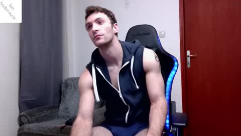 Snapshot of ianandersson27 chatting on February 13, 4:00 am Ian Andersson online show from February 13, 4:00 am