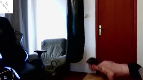 Snapshot of ianandersson27 chatting on February 1, 7:36 am Ian Andersson online show from February 1, 7:36 am