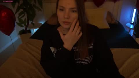 Danielle online show from February 6, 5:37 pm