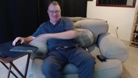 Christopher online show from December 8, 11:51 pm