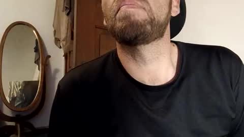 Snapshot of icyfucktoy chatting on October 28, 12:11 am icyfucktoy online show from October 28, 12:11 am