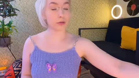 Emmy  help me reach 100 thumbs up online show from March 7, 10:02 am