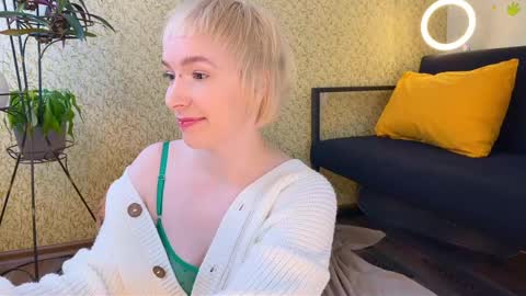 Emmy  help me reach 100 thumbs up online show from February 17, 10:07 am