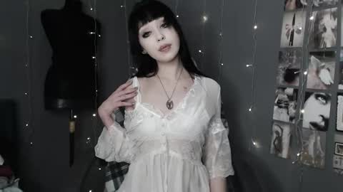 iiiiiiis online show from May 26, 9:54 pm