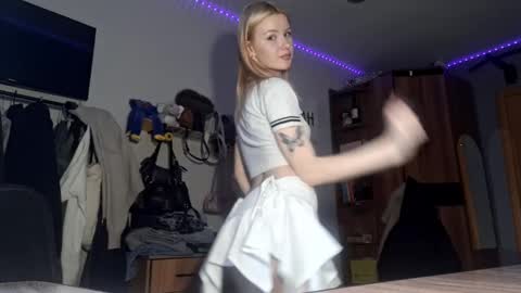 ShyLuna online show from February 25, 6:28 am