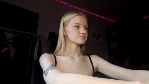 ShyLuna online show from February 8, 6:28 am