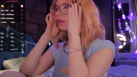 Lindsey and Candice online show from December 21, 4:24 pm