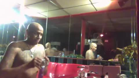 illtrythatfora1 online show from January 17, 8:13 am