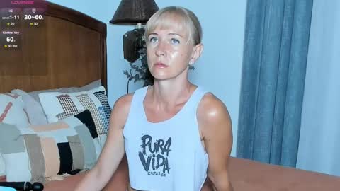 Snapshot of im_beautiful chatting on September 29, 11:42 am Christine -  online show from September 29, 11:42 am