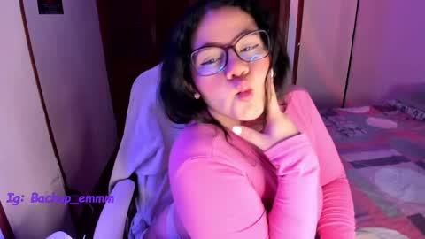 mei mei uwu online show from December 1, 12:58 pm