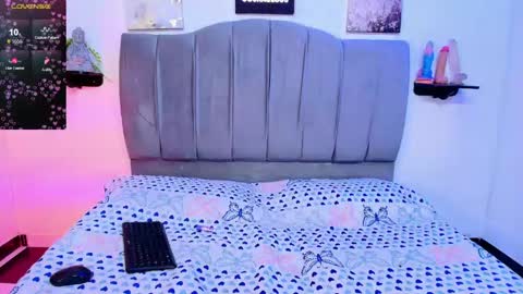 im_riley_ online show from May 12, 7:34 pm