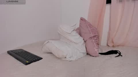 Emily  But you can tell me Emi online show from March 7, 1:27 am