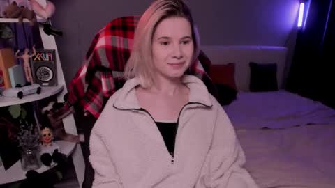 Mia online show from February 8, 10:08 am