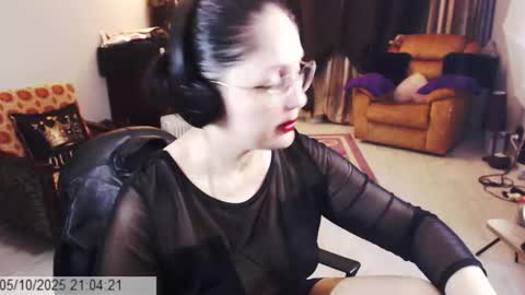 Empress online show from October 5, 6:04 pm