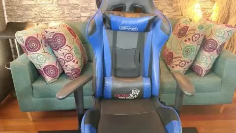 Karen  online show from October 6, 7:20 pm